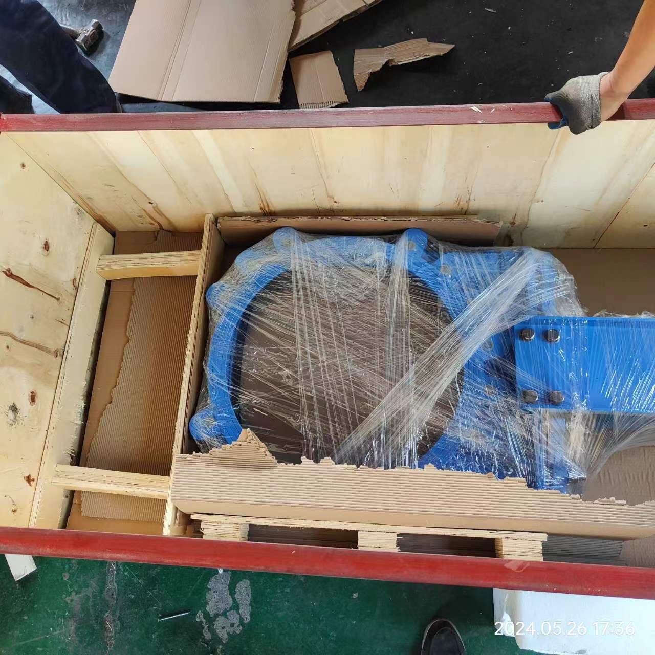 Upgrade and reinforce the packaging of knife gate valves 1
