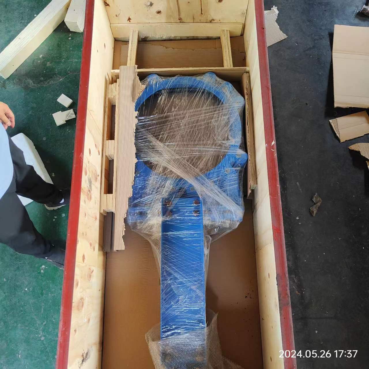 Upgrade and reinforce the packaging of knife gate valves 2