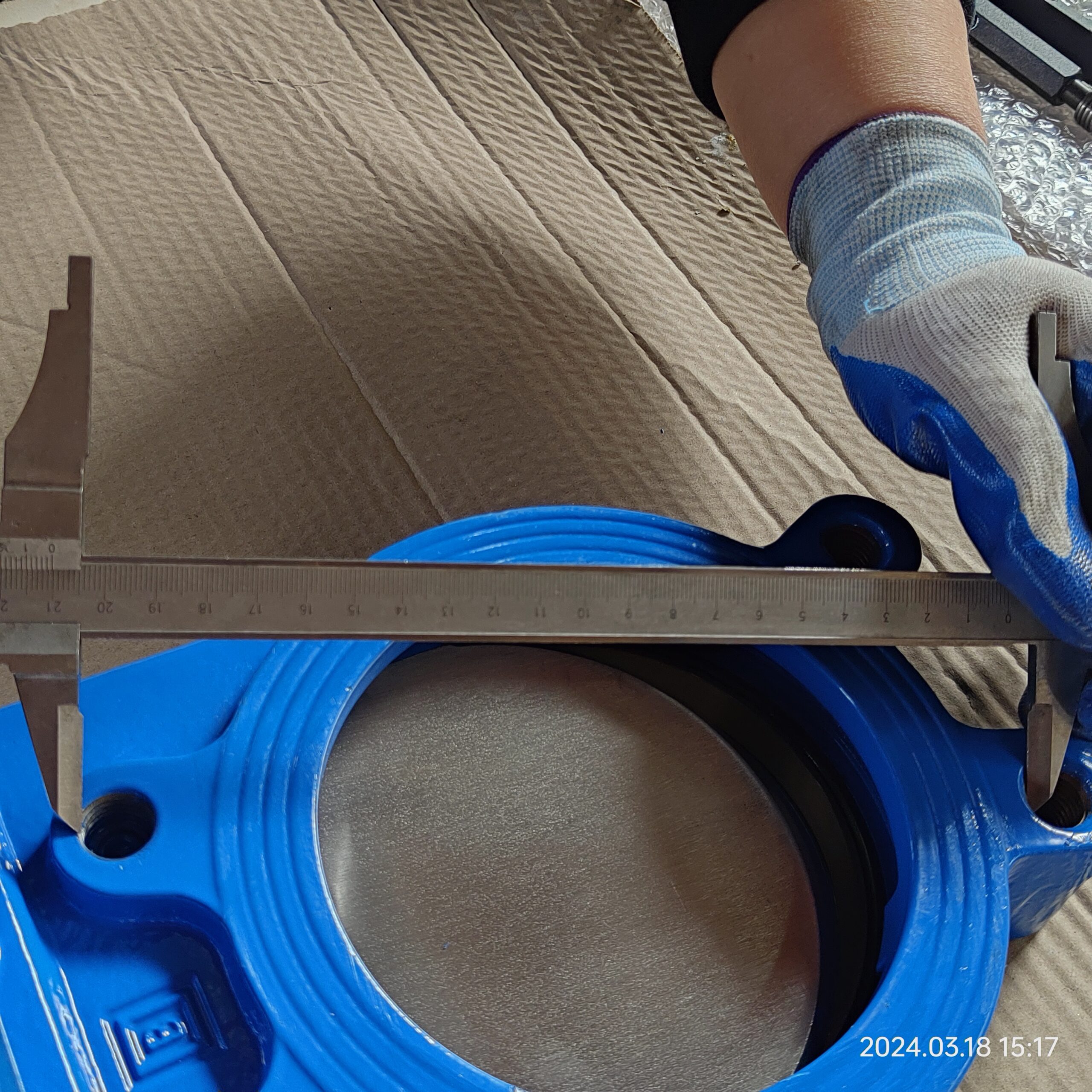 Knife gate valve inspection 2 scaled