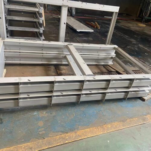 Three-side sealing flush bottom stop gate penstock with no actuator for open channels